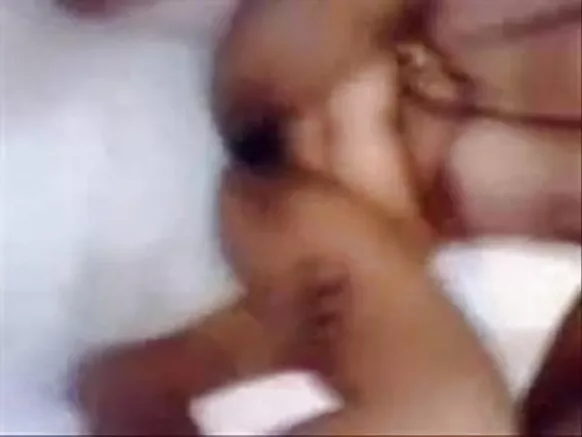 የቤት ውስጥ የወሲብ ጥንዶች ከበሰሉ የህንድ አሮጊቶች ጋር ፌዝ። ቆንጆ ዓይናፋር አክስት።