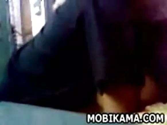 የህንድ ቂጥ ቁንጅና ቆንጆ ሴቶች በትልቅ አህያ።