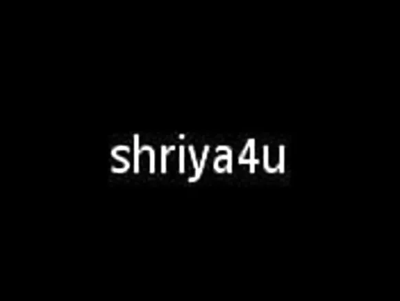 የቴሉጉ አክስቴ ከደቡብ ህንድ የጎለመሱ ሌዝቢያን ቪዲዮዎች ጡቶቿን ለደንበኛ የሚያሳዩ።